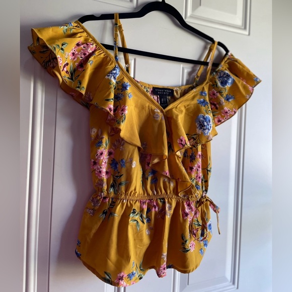 NWOT Golden Yellow Floral Spaghetti Strap V-Neck Ruffle Off The Shoulder Top - Picture 11 of 17
